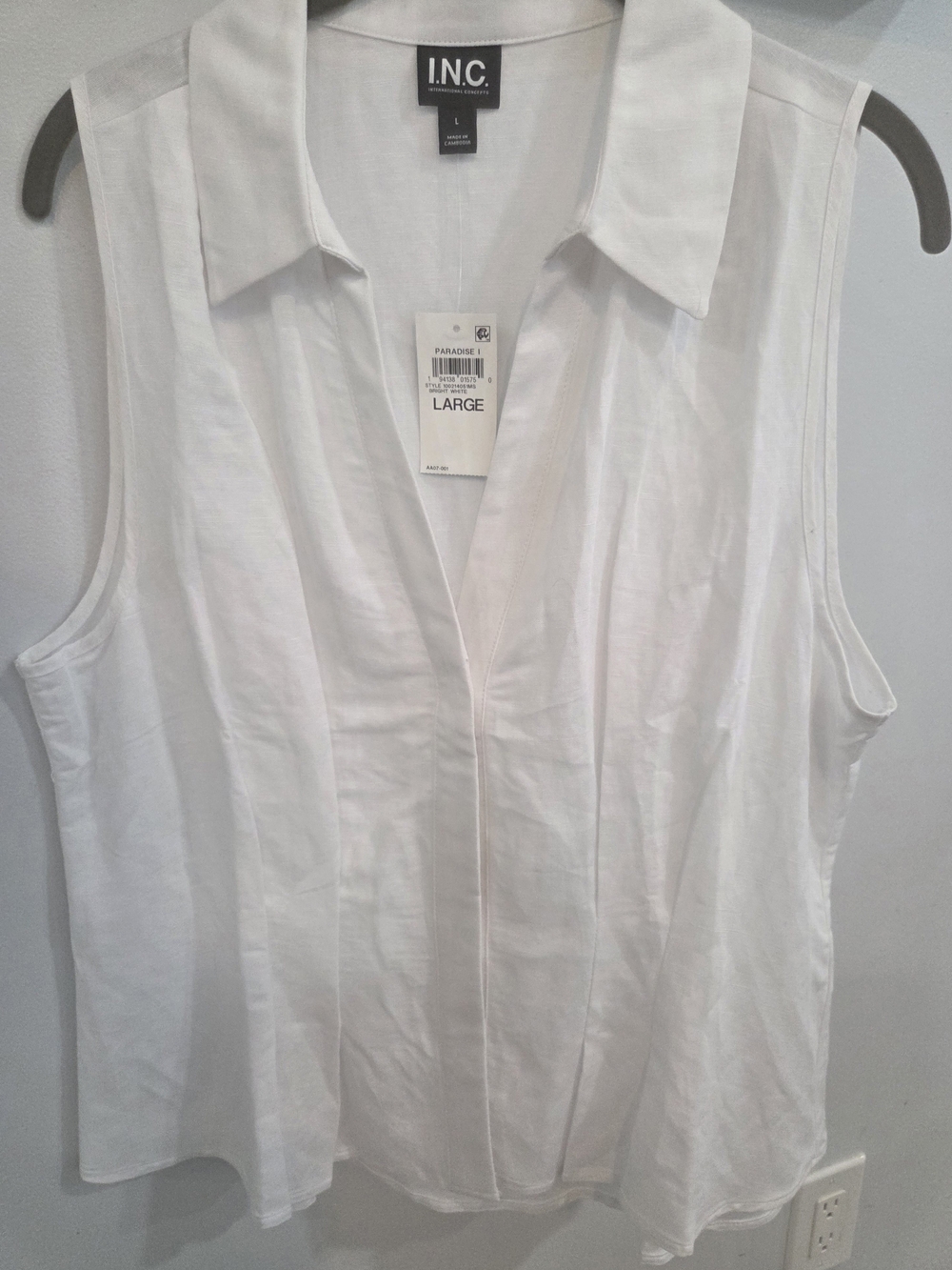 NWT - INC International Concepts Sleeveless White Collared V-Neck Linen Top